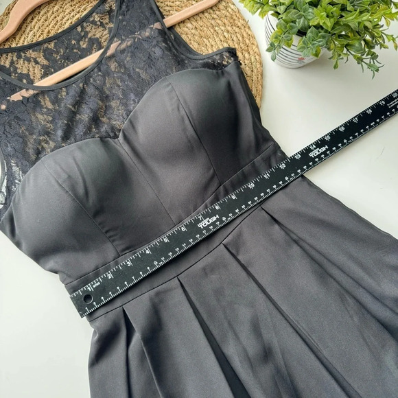 GUESS Black Lace Cocktail Fit And Flare Dress Size 0 - Picture 9 of 13